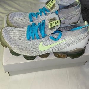 Nike vapormax women size 10